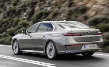 BMW’nin Amiral Gemisi Yeni BMW 7 Serisi Kişiye Özel Lüks Mobiliteyi Yeniden Yorumluyor BMW'nin Amiral Gemisi Yeni