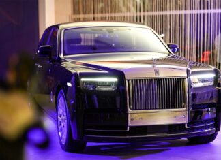 Rolls- Royce Phantom’un Yeni Yüzü Blackbadge Ghost İstanbul’da ! ROLLS- ROYCE PHANTOM'UN YENİ YÜZÜVE BLACKBADGE GHOST İSTANBUL'DA !