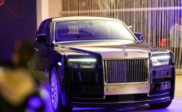 Rolls- Royce Phantom’un Yeni Yüzü Blackbadge Ghost İstanbul’da ! ROLLS- ROYCE PHANTOM'UN YENİ YÜZÜVE BLACKBADGE GHOST İSTANBUL'DA !